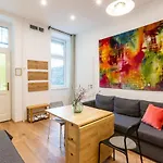 Industrial Style With Ac Steps To Gozsdu Appartamento Budapest