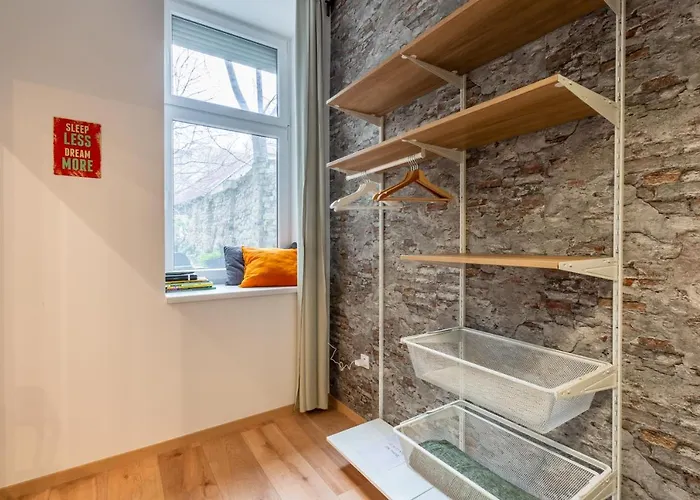 Industrial Style With Ac Steps To Gozsdu Appartement Budapest