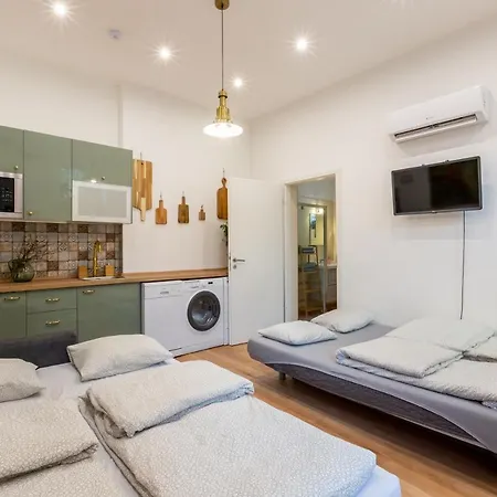 Industrial Style With Ac Steps To Gozsdu Apartment Budapest