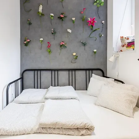 Industrial Style With Ac Steps To Gozsdu Apartment Budapest