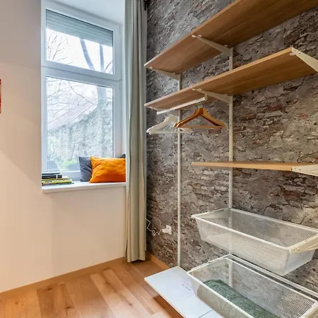Industrial Style With Ac Steps To Gozsdu Apartment Budapest