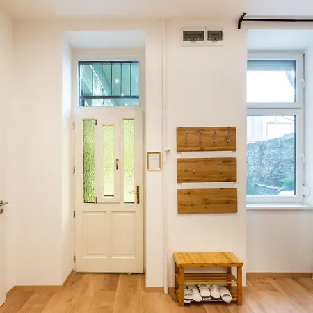 Industrial Style With Ac Steps To Gozsdu Apartment *